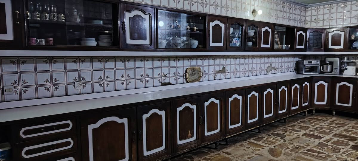 السلام عليكم كاونتر للبيع قياس ٩ متر خشب صاج الاصلي يتحمل حرارة ورطوبة قوة ومتانة ب مليون و ١٠٠ وبي مجال بسيط الشراي يتصل على الرقم ***********
