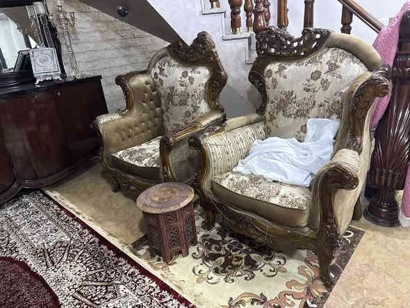 للبيع تخم مستعمل قليل مصري يحتوي ع اربعه كراسي وحده جبيره وحده وصط مكاني الحريه للستفسار ***********
