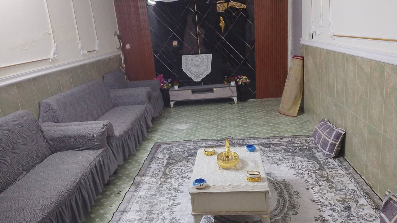 150مترللبيع قرب مطعم الامير اول دربونه بظهر التجاري السعر130وبي مجال الاتصال***********
