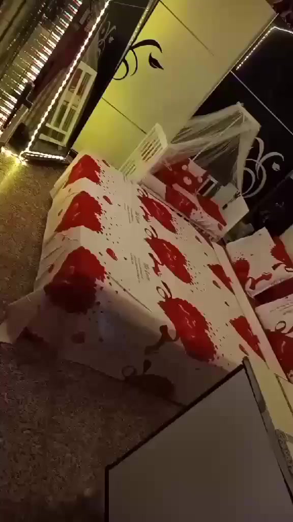 غرفه نوم تركية باب اول نضيفه كلش تخت صوميه عراقيه صاج تفصال ٧ قطع اناره كومديات ثريات شغاله موجوده احنه شايليهن مرايه طويله زاويه هم شايليها لضيق المكان ب٥٠٠ وبيها مجال العنوان سيديه


**إذا كنت صاحب هذا الإعلان وتريد حذفه لأي سبب، رجاءا أرسل رسالة إلى الدعم الفني**