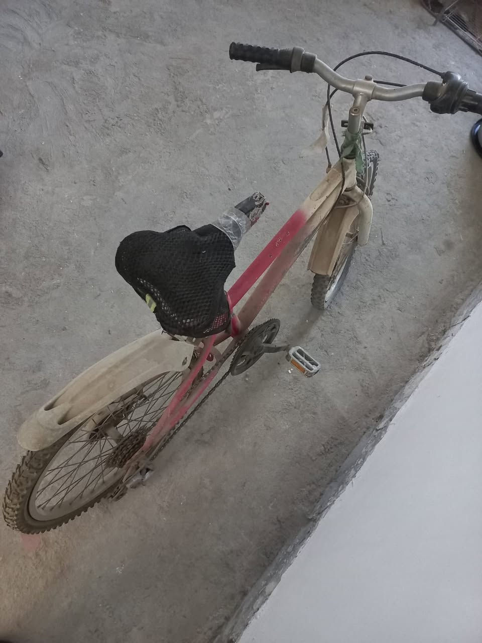 سلام عليكم
سخان للبيع السعر ٥٠ وبي مجال بسيط 
والبايسكل سعر ٤٠ وبي مجال بسيط 
المكان بغداد 
للاستفسار : ***********
