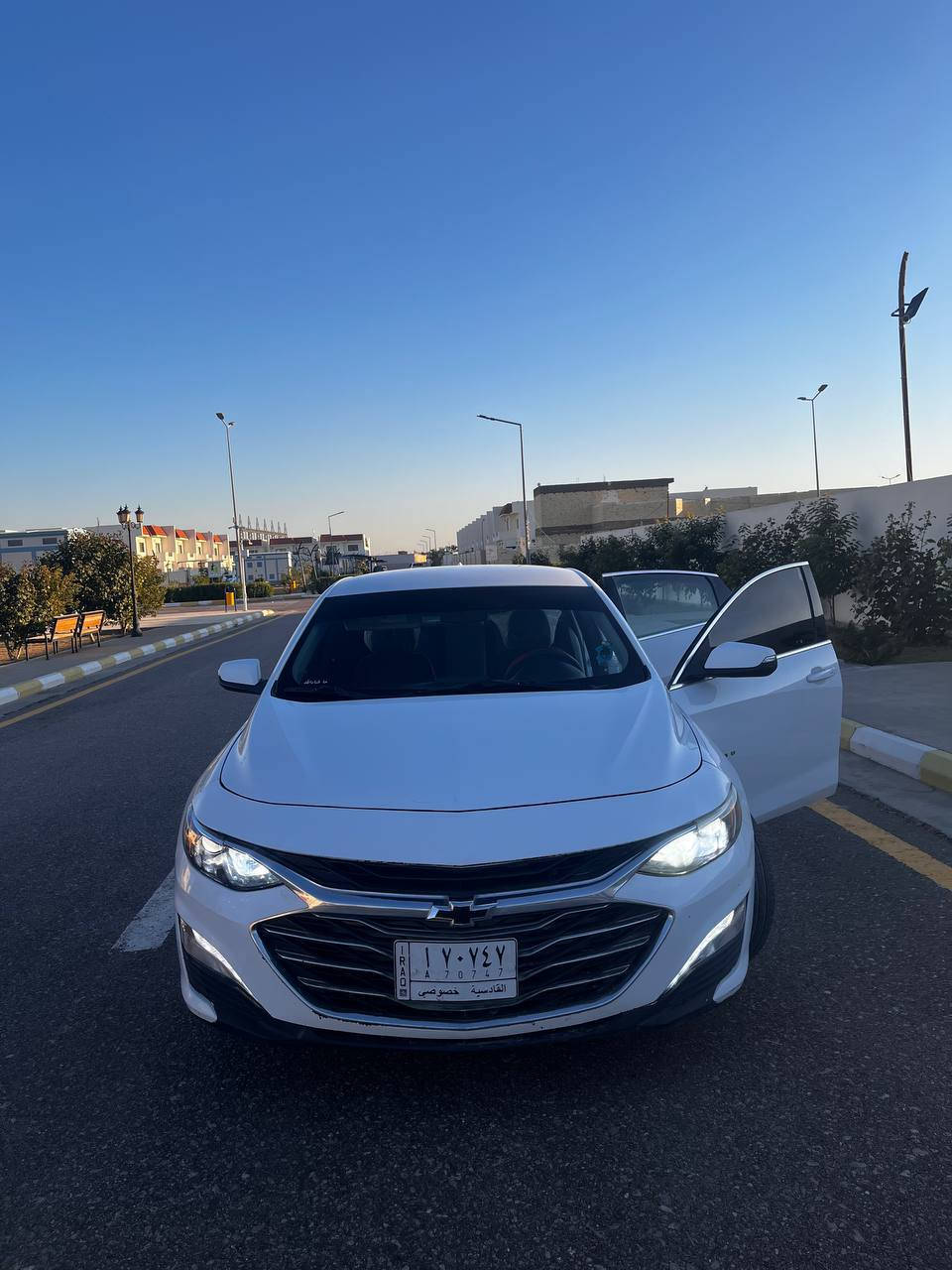 Lt‎ماليبو مواصفات 
‎ 
‎موديل : 2020 
‎ 
   

‎مواصـفـات :-

‎1- بصمة تشغيل وبصمة أبواب وبصمة جنطة
‎2- تشغيل عن بعد 
‎3- اوتو ستوب 
‎4- تبريد قطعتين أمامي وخلفي ثلج ❄️
‎5-كشنات أمامية تدفئة السائق والراكب 
‎6- كشن السائق كهربائي 
‎7- شاشة كبيرة كار بلي واندرويد اوتو 
‎8- كامرة خلفية على حركة الستيرن 
‎9- محرك 4 سلندر 1500 تيربو على وضع شركة مكفول 
‎10- كشاف LED نهاري اوتو 
‎11- لايتات عدسة ومنضومة زينون شادلها 
‎12- ويل كب حجم 17 مع تخم تايرات جديدة 
‎13-تحكم استيرن جهتين بالتحكم بأيعازات الصوت مع مثبت للسرعة ع طريق الخارجي 

السعر: 110
***********
