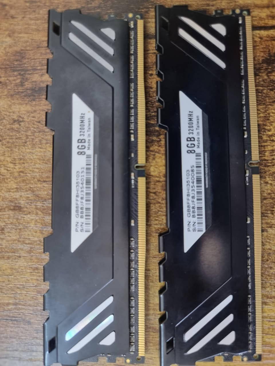 Ram bullet 2×8. 16 gb  3200hz 
التوقيت  43_19_19_19
السعر ١٢٠ وبيه مجال بسيط


**إذا كنت صاحب هذا الإعلان وتريد حذفه لأي سبب، رجاءا أرسل رسالة إلى الدعم الفني**