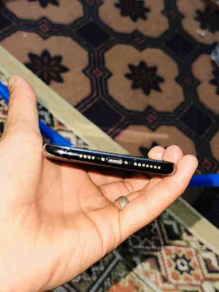 اقرا المنشور ماعجبك اعبر 
السلام عليكم 
ايفون١١ برو ماكس للبيع 
بطاريه 🔋٨٩ بلاديه 
ذاكره ٢٥٦
لون اسود طافي
الجهاز مكفول شخط ما مشخوط 
ومامفتوح ابد 
ملاحضه) الجهاز فقط السماعه مال المخابرات اله تفتح سبيكر ويسمعك المقابل 
السعر ٤٠٠ قابل للتفاوض 
الرقم ***********
