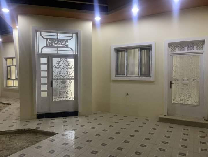 السلام عليكم بيت للبيع في الفلوجه مجمع الرحاب مرحلة الاولى كافه خدمات 
مساحه 250 متر متكون غرف ٢ وصاله ديوانيه ومطبخ وصحيات خارجي وداخليه كامل مكمل 
سعررر 150 مليون بيه مجال
***********
*********** واتساب
