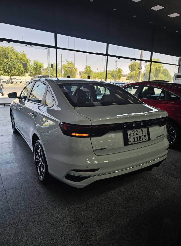 جیلی Geely Emgrand 2025  
مواصفات.بەصمە.شاشەو کامێرە.
حساس ویل کڕۆم.شغال.تحدید سورعە.
تەبرید مەرکەزی.لایت وبەگلایت لید.
تەنیا دووبست بۆیاغی هەیە. 
مکان  أربيل معرض توب كارس 
سعر 112 ورقە.  موبایل    *********** أربيل, العراق
