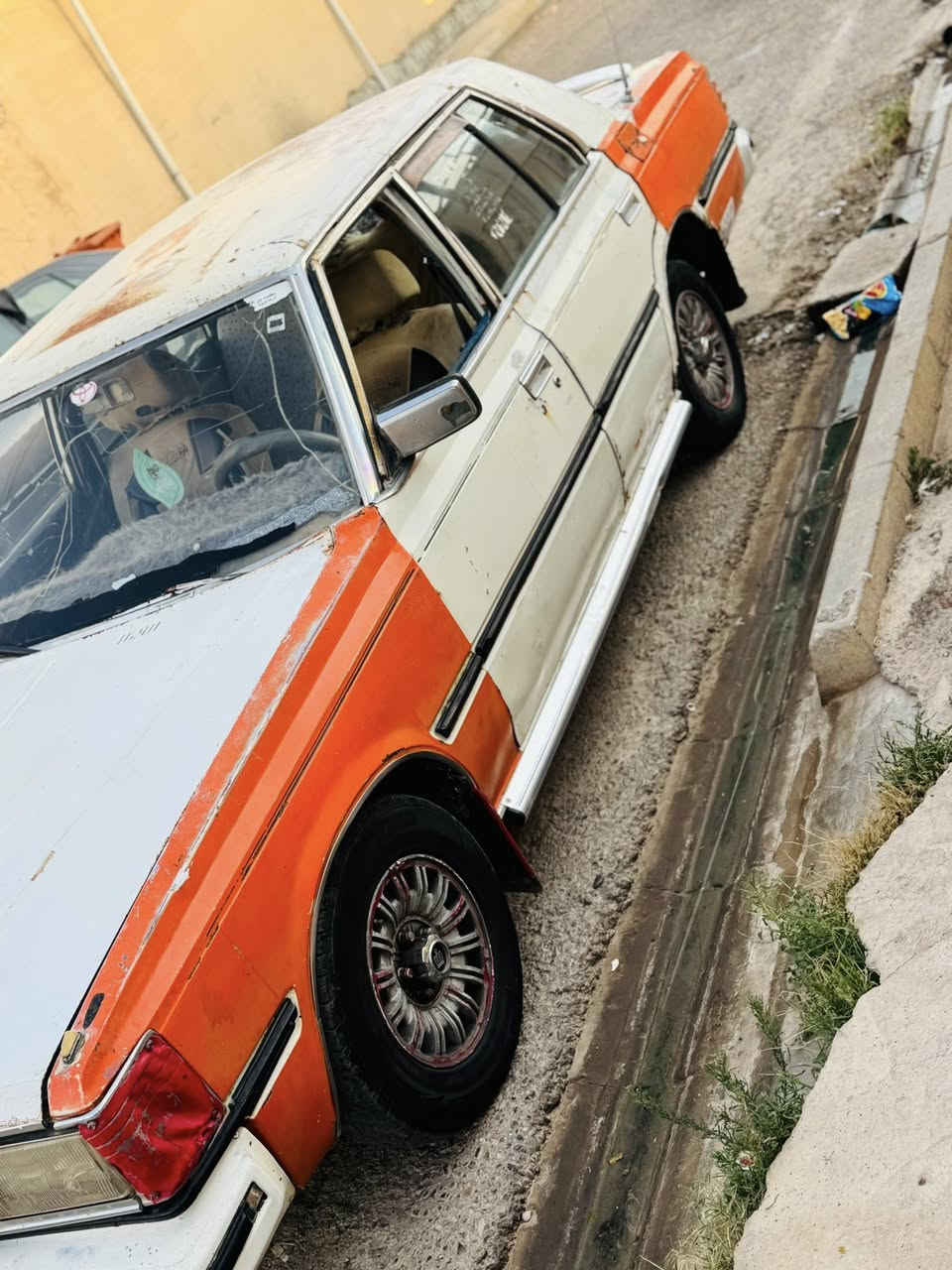 سلام عليكم سوبر موديل 1982 محرك وكير شرط صدر جديد تخم تاير جديد كهربيات شغاله كلها شرط التحويل والوكاله السياره راهمه حيل ما عايزها كلشي السعر 13 ورقه وبيها مجال المكان الحويجه/***********
