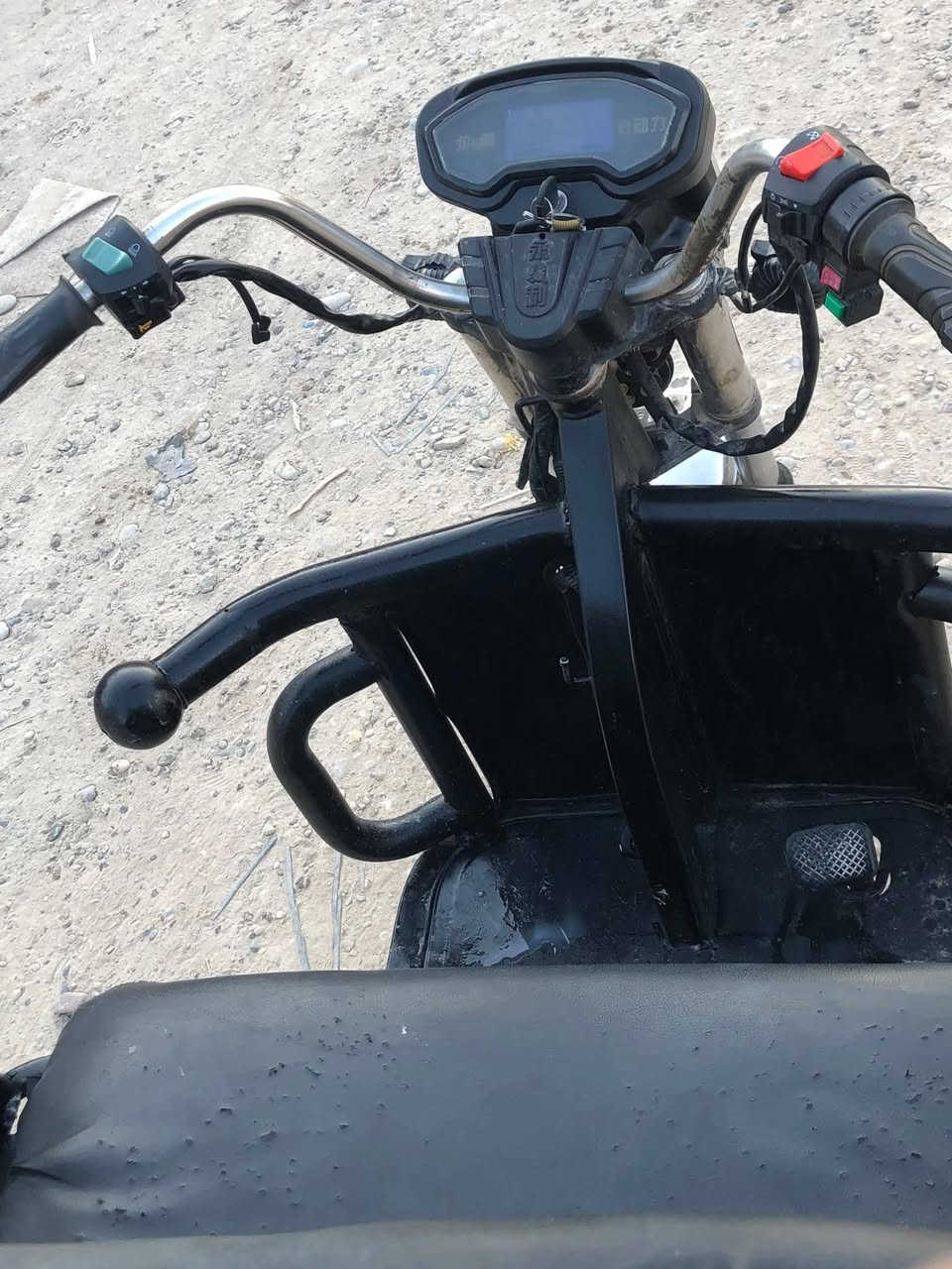 سلام عليكم ستوتة شحن للبيع بطاريات جديدة كهربائيات جديدة وتايرات جديدة ما ناقصها شي كلها شغالة لايت اشاير كلهن شغالات سعر 550 او مراوس بدراجة قفل مكان سامراء رقم الهاتف ***********
