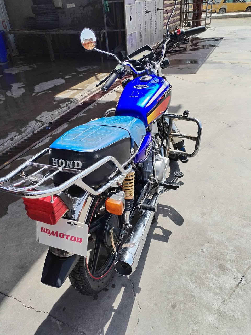 اسلام عليكم دراجه هوندا دراجه نظيفة مكينه ما مفتوحه وين ما أتريد افحص تاير اليوم بيها تخم تاير اليوم شديت الخلفي جديد أوراق اصولي مو اسكنر مكاني الديوانية رقم تلفون *********** السعر ب٨٥٠ وبيها مجال مكاني الديوانية وكيلها بالحله
