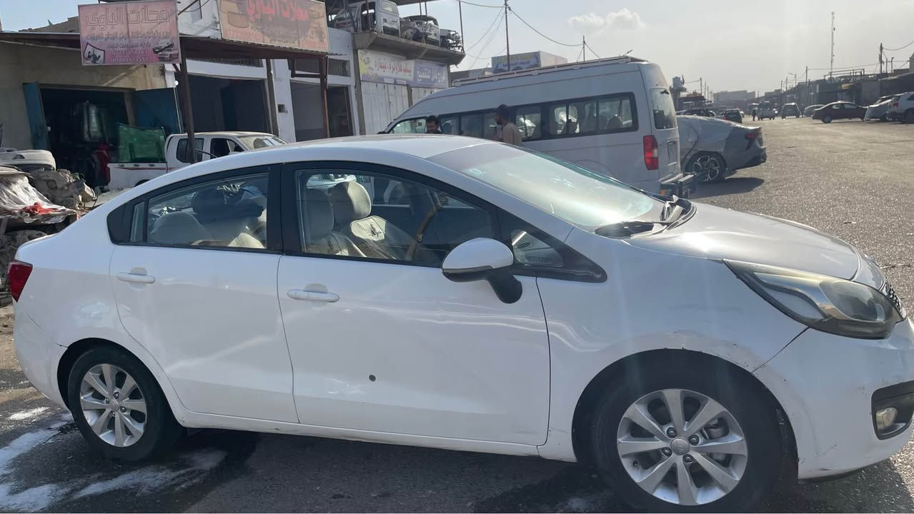 كيه ريو مديل 2015 خليجي 
السياره نضيفه وما متعوبه حداده امامي خلفي تدفيه تبريد كله زيرو صينه كامله مسويلها 
مريات شفط تحكمات ستيران 
محرك ١٦٠٠شرط الفحص 
السياره كفاله من الصبغ والتبديل بيها برد خفيف 
السعر ١٠٣وبيها مجال للطيب للاستفسار *********** البصرة, العراق
