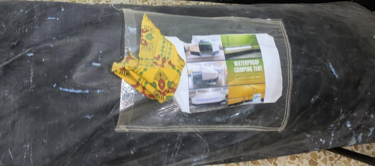 السلام عليكم خيمه للييع واتر بروف قياس 6 ونص /4 الخيمه ما منصوبه بعده جديده اصليه ب 500 وبيها مجال *********** 🤍
