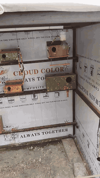 عندي اقفاص حديد ثنين واحد طوله مترين ونص ورتفاع متر ونص والثاني متر ون...