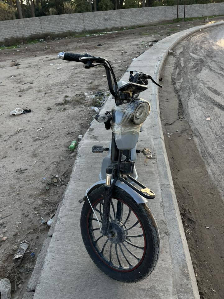 اسلام عليكم 👋
عندي هاي الدراجه شحن موديل 2024فول مواصفات 
بيها نواقص بايدر جها  يسره و كفر الامامي و سله و ولايت شغال 
مكاني ديالى بعقوبه قرب كوفي جو مقابيل جسر الجمهوري 
السعر :200الف ❤️‍🔥
بيها مجال قليل 
سويج موجود بلصوره 
للتواصل ***********
و شكراً 🙏🙏
