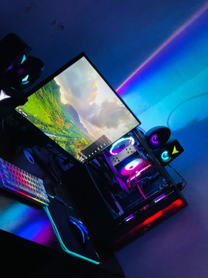 السلام عليكم 
Pc للبيع 
كيمنك كامل غراض فقط تجي تاخذ وتشد بلبيت 
شاشة بلكارتون حجم 25 
شركه msi  
اربع سماعات مع مضخم صوت جدا قوي
 الشاشة تشغل 4K 
بدون لاك نهائي فول مواصفات 180 هيرتز 
كارت شاشة GTX 1660 super
رام 16G
كوراي فايف جيل التاسع حديث 9400
مواصفات كامله موجوده بلصورة معاها هاردين خارجي واحد 1 تيرا والثاني يمكن 512G
اخوان ال pc بدون اي نقص كامله مكمله ومال بيت قليل استخدام والله 
اي لعبة تريدها تشغلك هيا دمعه 
الماوس والسماعات والكيبورد كلهم من ماركه وحده درجه اولى 
سعرها 600 الف وبيها شويه مجال فقط الشراي خلي يخبرني 
مكاني موصل حي سومر
***********
***********
