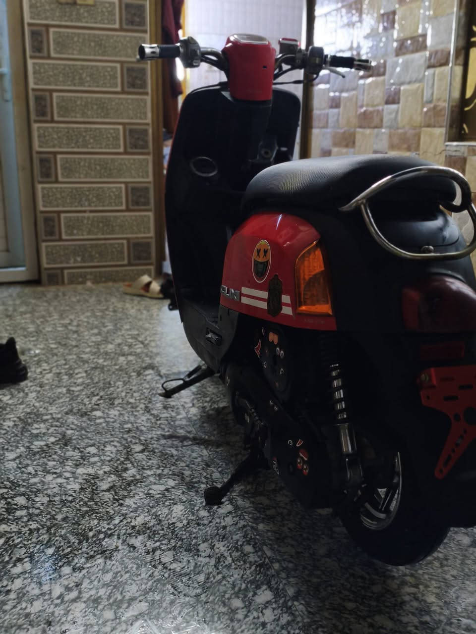 سلام عليكم: دراجه ماكس بليس الدراجه نضيفه شوفت عينك وبشه بلاد49ودرجه مزوده خارجي صالصه طلقه ويلاه رياضي والمحرك جيب وياك فيتر يفحصه وشرطلك الدرجه كابرته ما مفتوحا بيها': الرقم ***********
