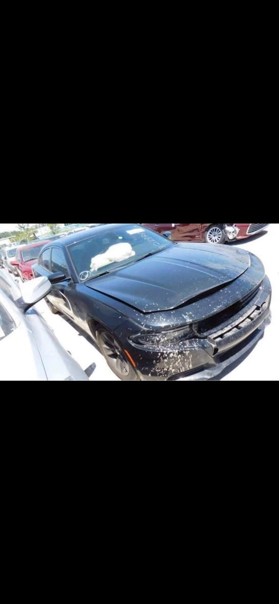 جارجر موديل ٢٠١٨ للبيع فقط بيها قطعتين بنيد وجاملغ امامي بدون داخل محدث بنيد والبنيد الاصلي داخل جلد لونين كشن تدفىه ويل نجمه وتخم تاير جديد محدث دعاميات موبار اصلي والبنيد مال هيلكات  موجود رقم بغداد هزه والرقم الجديد تحويل ثاني يوم السعر ١٦٠ المكان تكريت ***********
