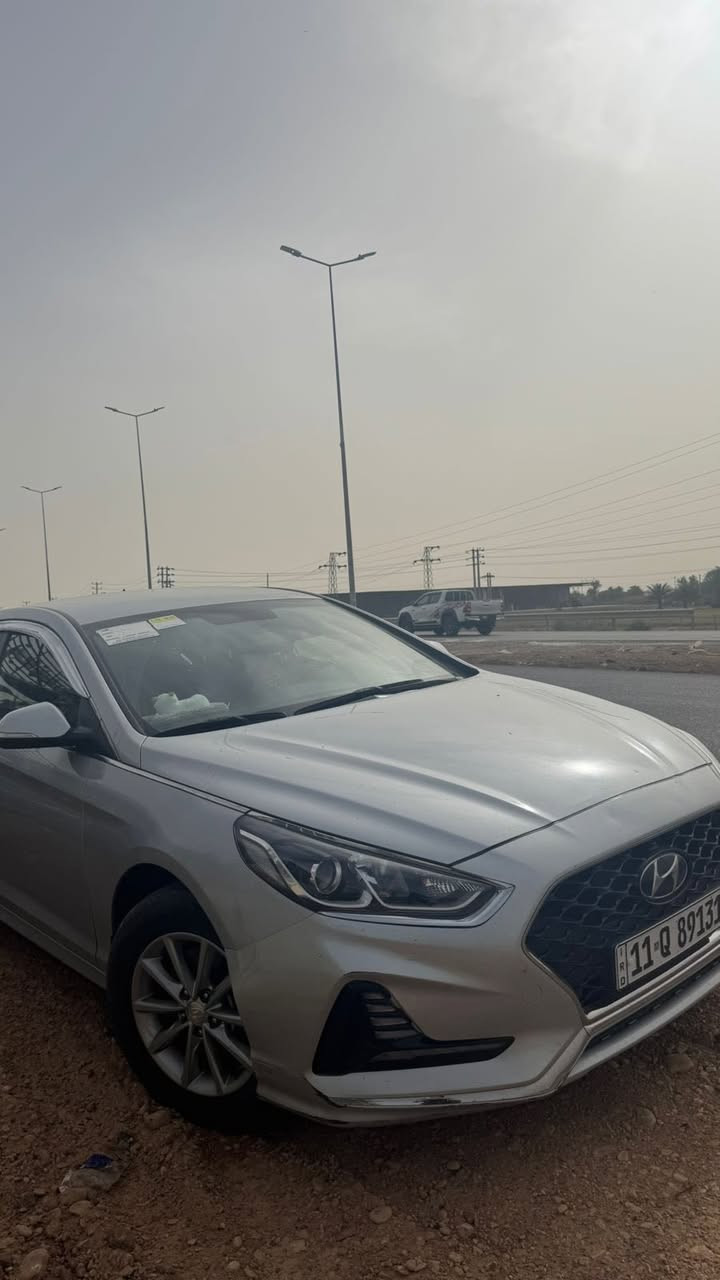 سوناتا موديل 2022غاز بلادي اصل كوريا 
اللون سلفر رقم بغداد للبيع 
السعر 175 ورقه 
الضرر صبغ باب السايق وباب خلف السايق
مواصفات ،
شاشه حجم كبير
رادار
كشنات جلد 
كشن السايق تدفئه تبريد 
التواصل واتساب 
***********
