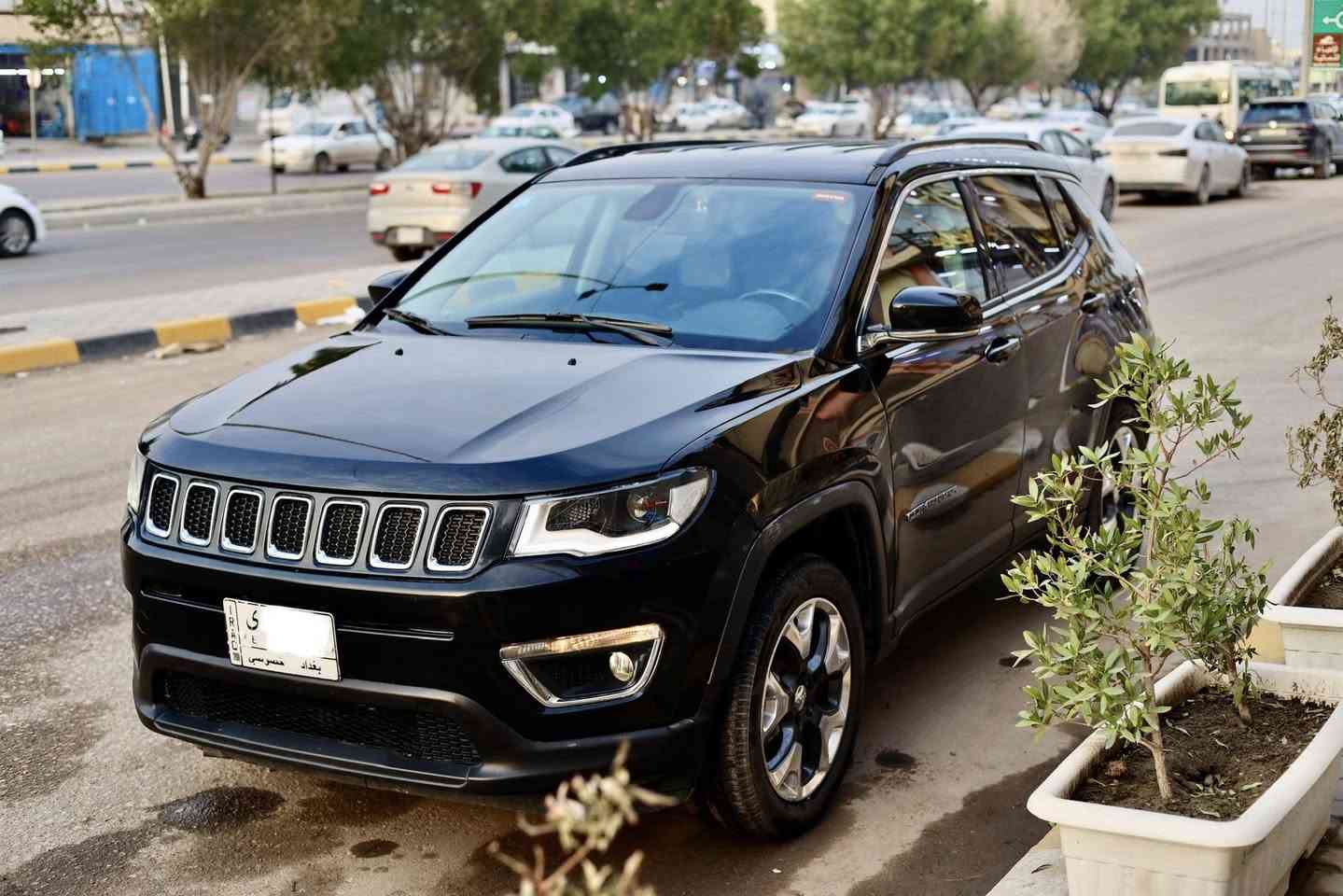 السلام عليكم
للبيع جيب كومباس 2019 
مواصفات ليمتد
السياره فول مواصفات
بصمه 
كشنات جلد
3 وضعيات قياده
شاشه كبيره
السياره بيها قطعتين صبغ
وشبر بالجاملغ الوره عكس السايق
ماشيه 92 الف  وقابل للزيادة 
بأسمي السياره مشروع وطني تحويل ثاني يوم
السعر 134 وبيها مجال بسيط
رقمي ***********
مكان السياره نجف
صور الحادث مرفقه مع الصور
ورقم الشاصي راسلني خاص وتدلل
