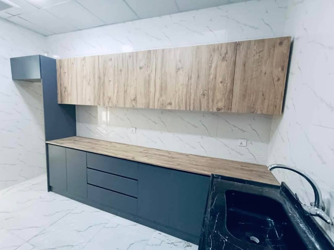 هه راج هه راج كه وانته ريكي 3مه تره مخسله كه شي مه ترو نيو به 550هه زاره ره نكوديزائين به خواستي كريار خويه تي بو زا نياري زياتر بيوه نديمان بيوه بكه ن *********** واتسئاب فايبه ريشي له سه ره گه ياند مان هه يه بو سه رجه م شاره كان ***********
