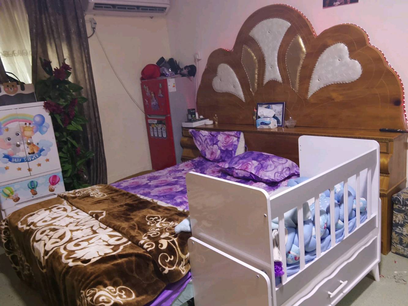السلام عليكم غرفت نوم البيع جديده احله من الصوره  تجي وشوف كبال عيونك *********** وتواصل وتساب او اتصال سعره 600 وبيهه مجال عنوان كربلاء حي العسكري