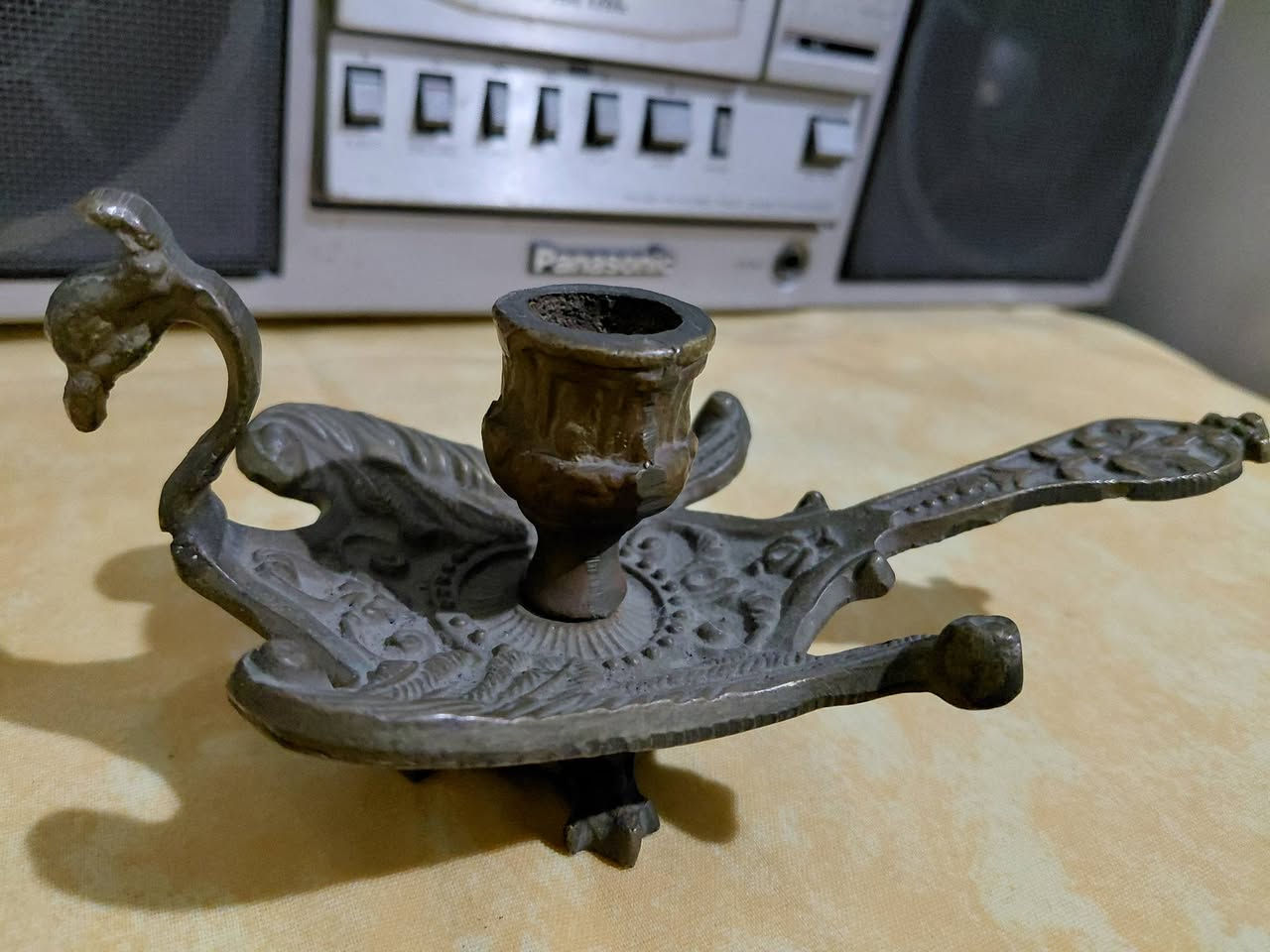 شمعدان انتيك ،حامل شموع إيطالي من 
النحاس الأصفر بتصميم طائر خيالي بقاعدة
19 * 8 cm قياسات
ارتفاع 8 cm 
380 grammes 
15 $
Italian Brass Fantasy Bird Footed Candle Holder


**إذا كنت صاحب هذا الإعلان وتريد حذفه لأي سبب، رجاءا أرسل رسالة إلى الدعم الفني**