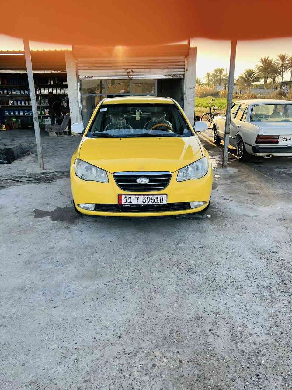 سلام عليكم للبيع النترا موديل 7 امريكي حادثها جاملغ وباب وصفحه الغد بدون تكمه بدون كص نفسه بلادي باقي سياره ليبل واحد سياره حلوه وجازه مكينه ٢٠٠٠ حاويه جديده وكير هم جديد صدر جاهز تبريد ثلج كهربائيات جاهزه تراي يخبل دوشمه داخل جلد رقم جديد هزه جديده مصفر هيئه وغرامات مابيها اي نقص كبل للشارع مكاني بغداد اليوسفيه السعر 82 رقمي ***********
