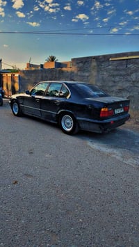 BMW    /525مسكر فانوص البيع موديل 1991 سياره بلاديه الي يدور نضيف  سيا...