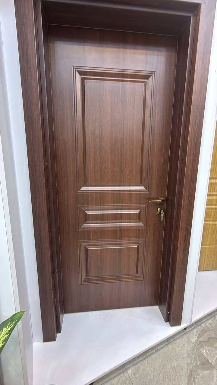 آمكو لتجارة الابواب الداخلية🚪  
# الداخلي
وابواب القاصة الحصينة تركية المنشأ🇹🇷
__________________
قياس (270×100) 
 •التركي 🇹🇷 ..... باب بي في سي ضد الماء (350  الف)ضمان ٢٠ سنة استبدال مع التركيب
•الشمالي🇮🇶........(225 الف )  ضمان ٥ سنوات
🧑‍🔧الشد🪛
 (40 الف )لكل باب
_________________________
قياس (240×100)
 •الصيني  .............(من 350 الى 450  الف) شامل التركيب 
__________________
# الخارجي
( الاسعار تختلف حسب الـقيــاس والـمـوديــل) 
(🧑‍🔧الشد 🪛 50 الف ) لكل باب خارجي 
_________________________
.للحجز والاستفسار ***********☎️ 
*********** واتس اب
.
🚛اجور النقل حسب الموقع تضاف على السعر النهائي
توصيل لكافة محافظات العراق 
 (  ارسل الموقع نجيك لابعد مكان 📍 )
متوفر توصيل وحجز 🚛 📦
تنويه لانتعامل بالابواب ال mdf اطلاقا #بغداد #موصل #ابواب #سلايدات #مطابخ_تركية #مشاهير #الجميع
#تصاميم #تصاميم_عصرية #بيع_جملة_ومفرد #ديكورات #شبابيك_ابواب_للألمينيوم_والديكور #ابواب_داخلية #ابواب_خارجية
