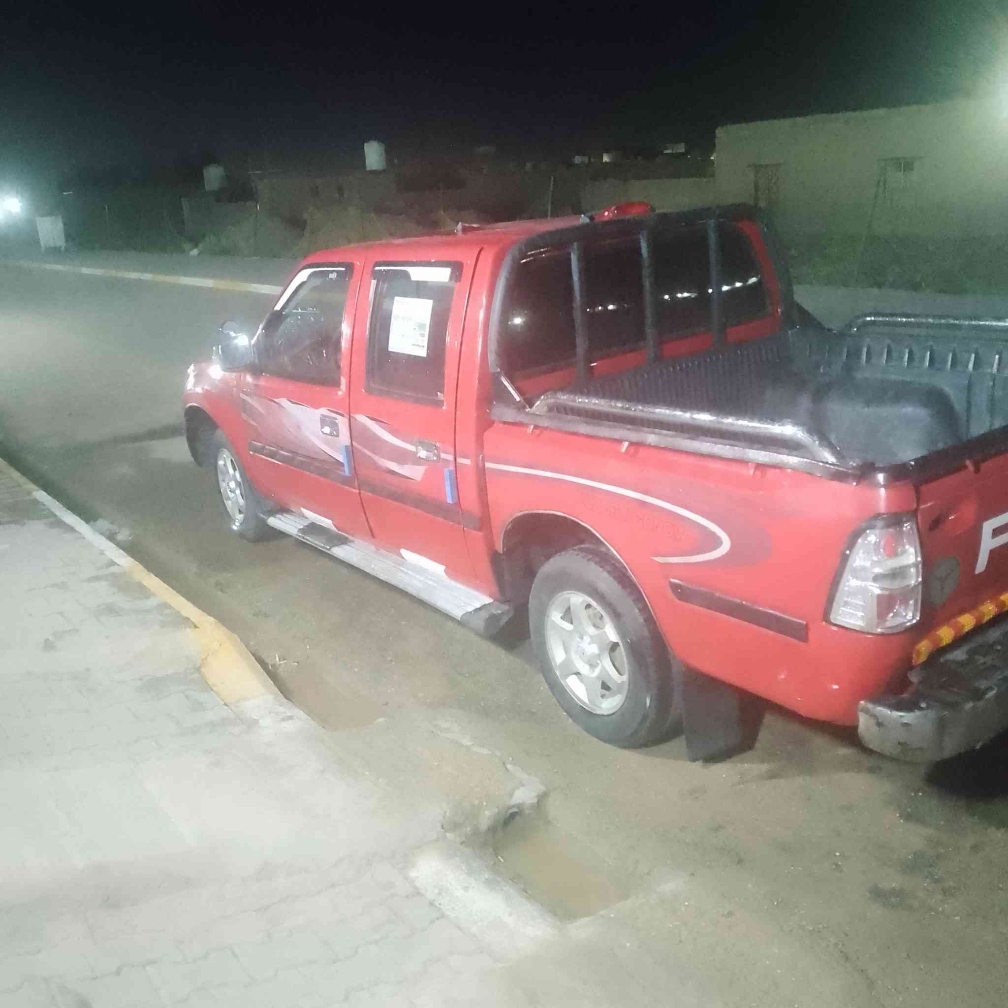 سلاام عليكم

سياره 2013 حلوه مكينه كهربايات مصفره هيه المداور ثاني يوم سعر السياره 33 وبيه مجال المكان السماوه رقم *********** وتفاصيل خاص
