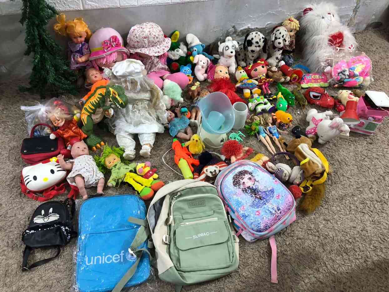 اغراض للبيع 
١. مبردة صغيرة سعرها ٥٠ ألف ارتفاعها ٦٠ سنتيمتر 
٣. مكينة خياطة شغاله سعرها ٥٠ الف
٥. قطاعة لحم اصلي ألمانيا سعرها
٨. كاروك سعره ٦٥ الف 
١٠. عربه طفل باله قويه كلش سعرها ٢٥ الف 
١٣. العاب وجنط جديدات وشجره مال كرسمس كلهن ب٣٠ الف 
١٤. صبوره كبيره ب ٥ ألاف 
١٥ .رولة ورق جدرا ب ٥ الاف
١٦. بايسكل اطفال صغير سعره ٢٠ الف
لشراء اي غرض مراسلتي في الخاص


**إذا كنت صاحب هذا الإعلان وتريد حذفه لأي سبب، رجاءا أرسل رسالة إلى الدعم الفني**