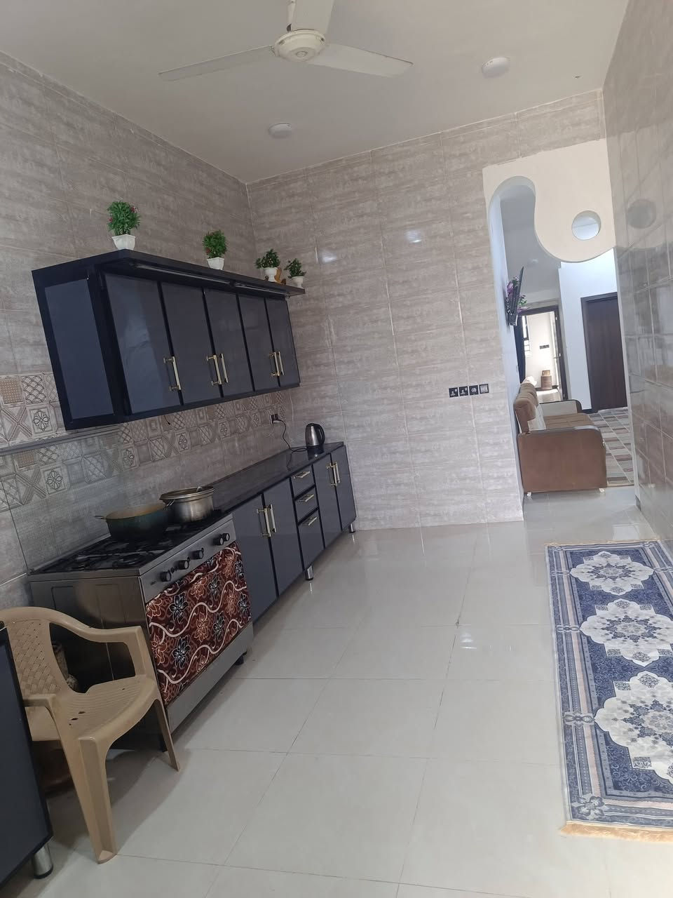 بيت للبيع  مساحه 200 متر طابو زراعي سند 25 تحويل مباشر حديقه  وكراج سياره ستقبال 2 غرف نوم  مطبخ كليدور مجمع صحي داخلي صحيات خارجيه بيت متعوب عليه شغل درجه اوله السعر120 بي مجال قليل حله  ورديه خارج  يبعد عن الشارع العام 600 متر حي سكني كافة الخدمات شارع سبيس عرضه8ونص متر /***********
