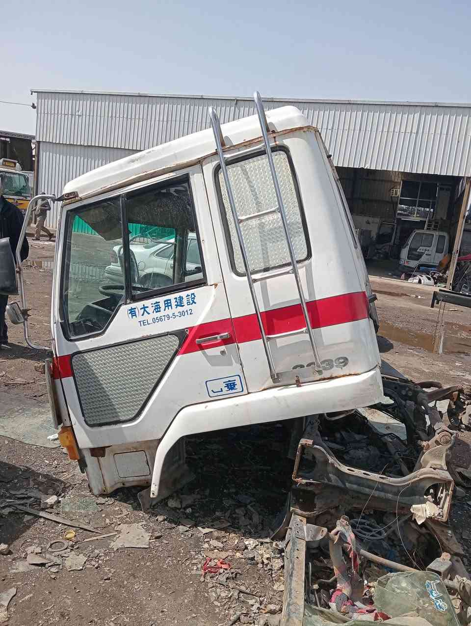 السلام عليكم قماره مال فوسه اثنين للبيع المكان بغداد الهاتف ***********
