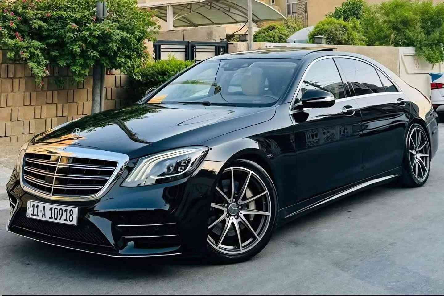 مرسيدس S560  موديل 2018 
مكينه 8 سلندر (5فصوص) بانوراما
سعر المطلوب 120ورقه$ وبيها مجال
بصمه 
٥ بردات 
٤ كامرات 
حساسات 360
رادار امامي 
رادار جانبي
نقاط عمياء 
تحذير تصادم 
قياده أليه 
رؤيه ليليه 
داتا شو 
كشن تدفئه 
كشن تبريد 
ويل 20 
بدي AMG
شاشات خلفيه 
طبلات خلفيه 
ابواب شفط 
كشن مساج
كشن خلفي Vip مفصول 
داخل لد 64 لون 
ماشيه 89الف
بيها هوايه مواصفات معروفه بالمرسيدس
وارد المانيا ضمان دولي بدون حادث بدون ايرباك 
بيها فقط باب خلفي عكس سايق فقط رش(بدون فتح بدون تعديل بدون قطره معجون وع فحص)
كير محرك كهربائيات مكفولات ووملعوب بيهن
مكانها المنصور 
 رقم صاحب سيارة ***********
