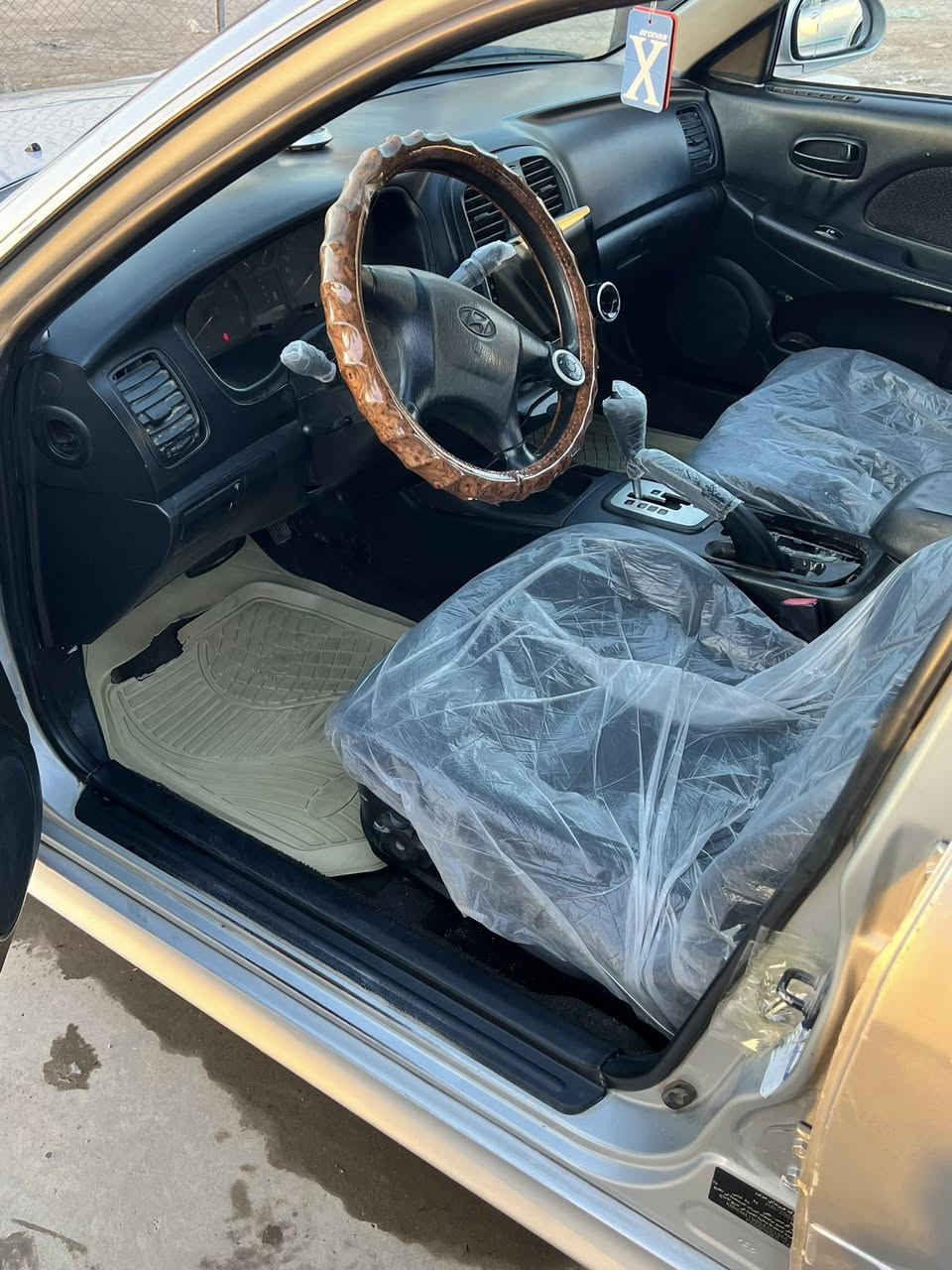 سلام عليكم سوناته وفود ٢٠٠٥ رقم بغداد خليجي سياره اخت الجديده مابيها اي ضربه فقط رش باب السايق اثر شخوط الباقي مكفول ما نقصها اي شي مكينه ٢٤٠٠ خط واحد بانزين ٤ سلندر جام كهربائي سياره ما نقصها ايشي فقط التبريد مالتها راديتر الباقي كله جديد تايرات تخم جديد كدامكم مثل ما موضح بلصوره سعرها ٧٨ وبيها محال بسيط للشراي يتصل ويدلل ***********
