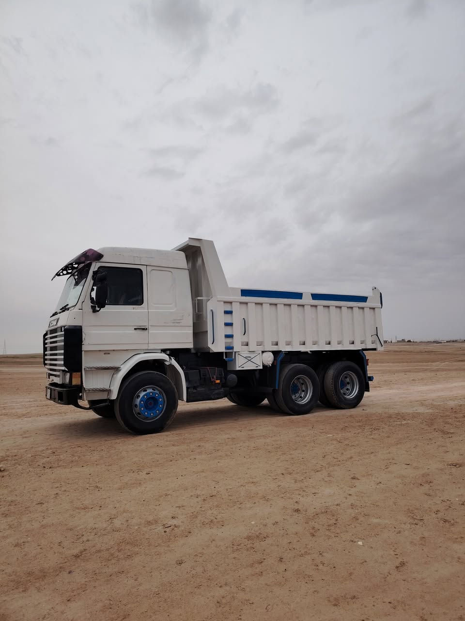 سلام عليكم البيع سكانيا رقم نينوى الماني بسمي شرط اتحويل 143موديل 91لاصرف ولا نفخ سنكل بومه تواير   الكدام جديد ولباقي نص عمر سعر 165وبي مجال العنوان ناحية القياره الموصل ***********
