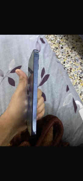 آيفون 12 برو ماكس سعره 290 وبي مجال بسيط نضيف جدا جهاز مستبدل شاشة وبطارية كامرة شوي بيها رجفة ماستر الجهاز بغداد بلديات ***********
