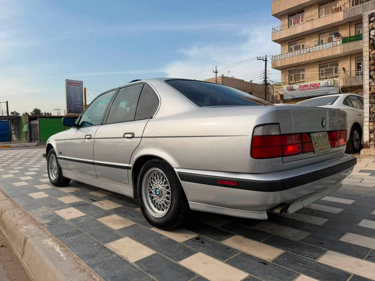 السلام عليكم 
للبيع فقط BMW (525) مسكر وارد ياباني 
موديل 1991 ب اسمي تحويل بكركوك 
صبغ جماليه بدون حادث بدون تعمير داخلي تخم تاير جديد صدر جديد تبريد كير مكينه بلادي زنون عالي ناصي غرفه جديدة صبغة جديدة 4 جام اوتو فتحة رقم كركوك ب اسمي انطيك تراي من اربيل للبصرة سيارة جاهزة من كلشي 
مكان السيارة بغداد - الدورة 
السعر 67$ ورقة 
للاستفسار ***********
