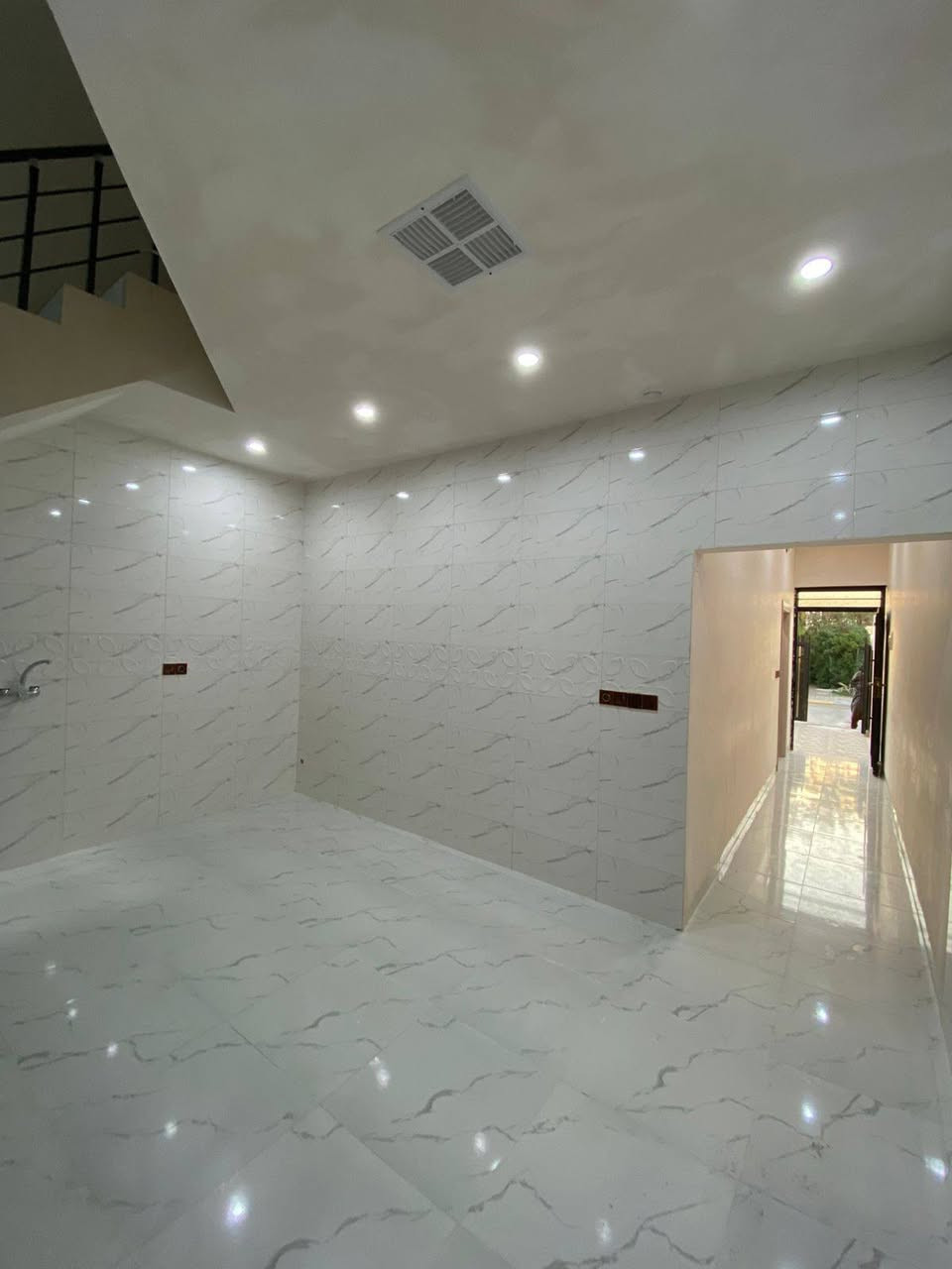 ♦️دار للبيع صفر طابقين مساحة (100) متر 
♦️طابو صرف 
♦️واجهة (5) 
   موقع مميز امام الدار حديقة 
♦️المحتويات :
ط١(غرفة نوم استقبال مطبخ صحيات داخلية خارجية كراج سيارة )
ط٢(غرفة نوم هول صحيات) 

♦️العنوان :الحي العسكري قرب كاتب عدل خلف حلويات العسل 

♦️للاستفسار :*********** متوفر واتساب 

♦️او مراجعة مكتب اراز للعقار 
♦️القادسية الثانية سايدين المرور القديم مجاور حلويات كولدن سويت
نستقبل كافة العروض للبيع والشراء وعرضها عن طريق المكتب
