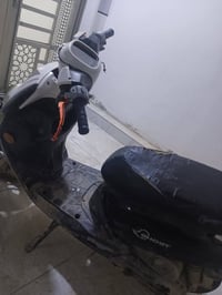 دراجه بوليس نضيفه بس سيم بانزين مكوع دراجه محرك نضيف وكهربائيات شغاله ...