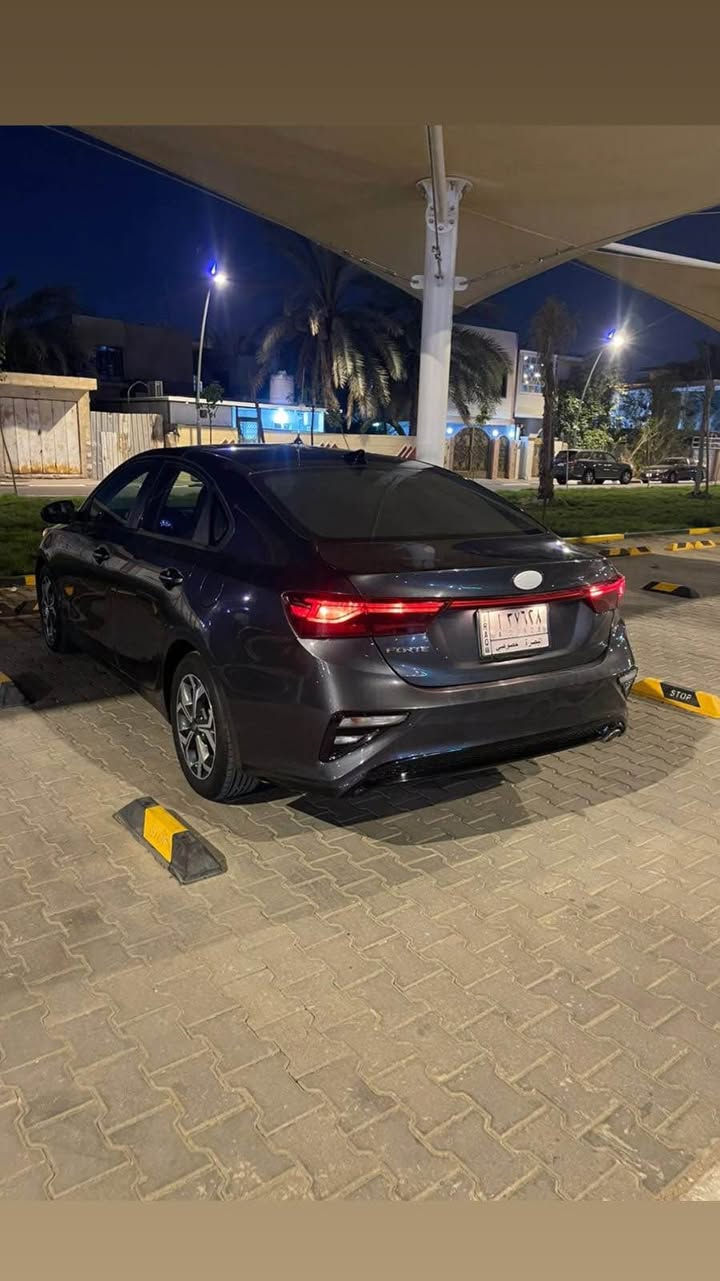 تحية طيبة 
فورتي وارد أمريكي 2021 حادثها تقرير غرق مع قطعتين صبغ بيبان جهة السائق بدون ايرباك رقم بصرة معوقين مكينة 2000 دوش مواصفات معروفة شاشة كبيرة تحديد مسار السيارة جاهزه بدون مصرف مكان البصرة أبي الخصيب السعر 135 وبيها مجال مامتواجل ع الفيس للاستفسار التواصل مع الرقم *********** البصرة, العراق
