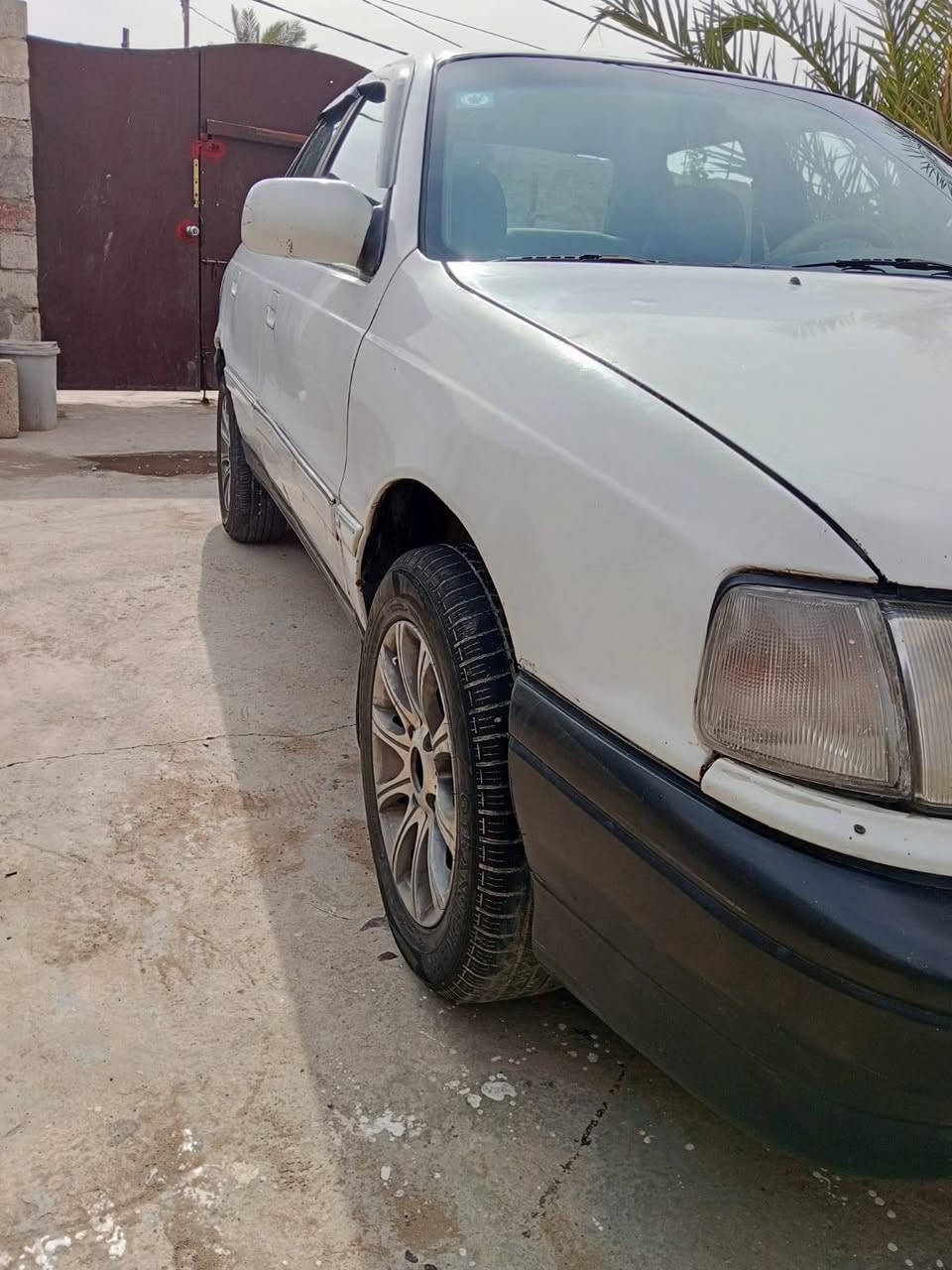 السلام عليكم سياره موديل ٩٢ النتره كير اوتو ومحرك 1600 العنوان ابو غريب العمارات السكنيه رقم *********** واتساب السعر ٤٢ وبيها مجال
