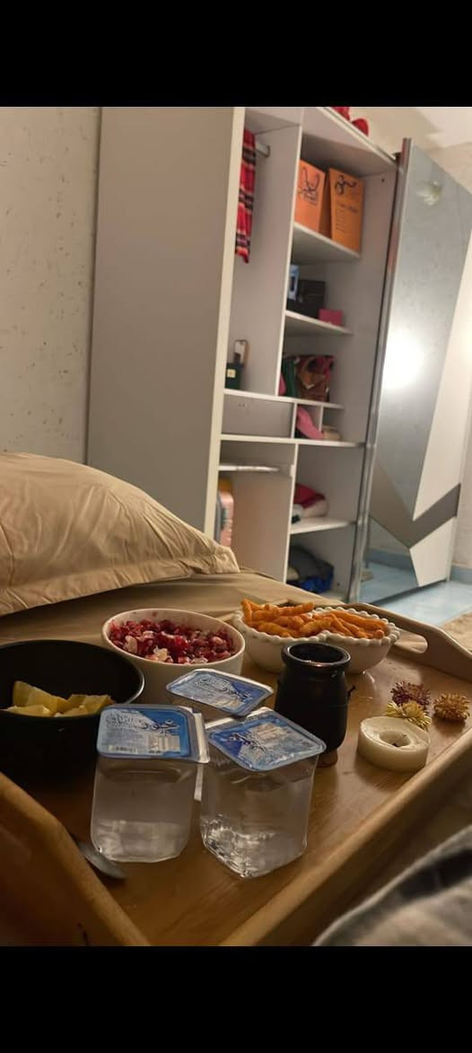 كنتور تركي تكمه ثكيل نظيف جداً+كاونتر قطعتين +مبرده دكت حجم 70+كرسي صلاه
ثلاجه 12 قدم تجميد فول اخت لجديده 
المكان حي الجهاد بغداد اكو توصيل ***********
