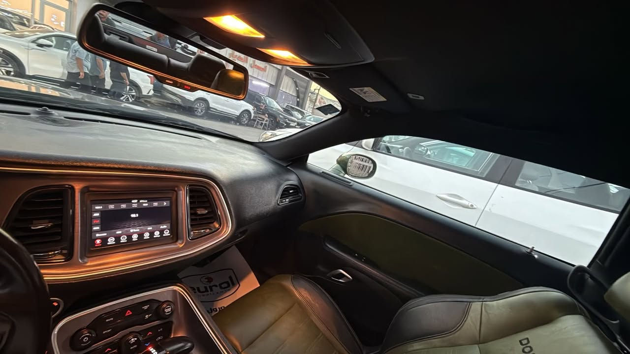 السلام عليكم
جالنجر sxt 2018
سيارة حيل نضيفة 
بدون حادث 
سيارة لوتين 2كلر 
اصل 
موصفات sxt المعروفه 
حادثه حرق كشن فقط 
سيارة بية قطعتين كلير من امريكا 
بنيد وجاملغ ايسر 
المكان كربلاء 
سعر 184 وبيه مجال بسيط 
***********
