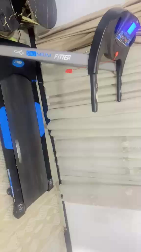 جهاز جري مستعمل قليل  جهاز كلشي مابي سرعته 100 بي قياس لنبضات لقلب ومده جري لجريته انت ومكفول لجهازز ولله العضيم لتواصل على رقم *********** او مراسله لصفحه
