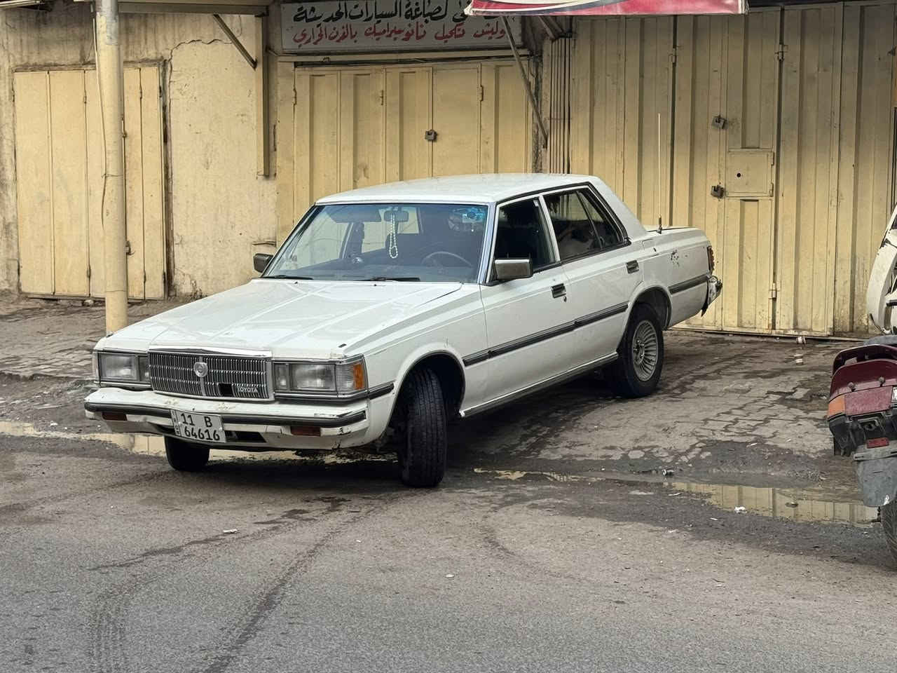 السلام عليكم
سوبر1982لبيع
سياره بلاديه كامله من كلشي
كير مكينه خير من الله 
بيهه حجول صبغ فقط
رقم بغداد نكليزي سنويه 2030بسم تحويل ثاني يوم 
سعر43$
رقم ***********
بغداد حي الجامعه
