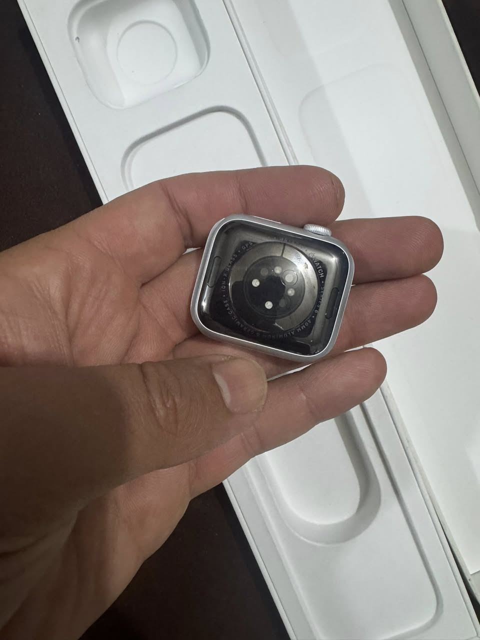 ساعة جيل سادس ابل 
فقط بدون ملحقات توصيل موجود


**إذا كنت صاحب هذا الإعلان وتريد حذفه لأي سبب، رجاءا أرسل رسالة إلى الدعم الفني**