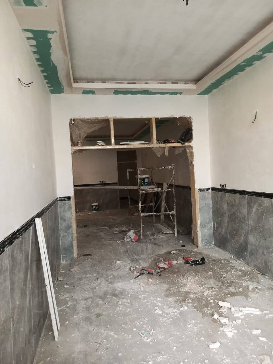 ياالله 

يوجد لدينا بيت للبيع حي ميسان قطاع 32 شارع الجامع مساحه 125متر طابقين يحتوي على غرفه وصاله واستقبال ومطبخ وصحيات والطابق الثاني يحتوي على غرفتين وصاله وصحيات صب كونكريت ارضيه بورسلين جدران بورسلين الواح سقوف جبسن بورد شغل درجه اولى السعر المطلوب خاص 

للاستفسار والمعلومات الاتصال بنا ع الارقام التاليه 

***********

***********

***********

او مراجعه مكتب ألروان للوساطه العقاريه والمقاولات العامه 

عنوان المكتب حي ميسان ع الشريط قرب صيدليه الشراع مقابل الاستداره مباشر 

البيت حاليا ع التشطيب ايام قليله ويصبح جاهز للسكن

عندك بيت عرصه للبيع راسلنه وات ساب وتدلل 

نشتري جميع الدور والعرصات حي ميسان
