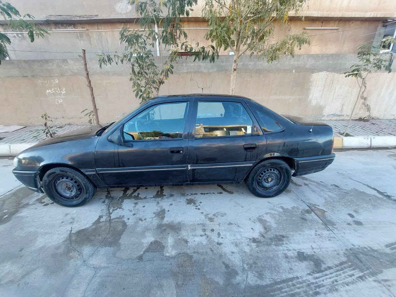 فكترا موديل ١٩٩١ سنوية جديدة ل٢٠٢٩ رقم كركوك كوبون بانزين موجود كير شرط محرك بيه خيط بخار بيه ضربة من الامام البدنة مبدل السعر (٣٨) وشرط التحويل فقط شرط التحويل *********** كركوك, العراق
