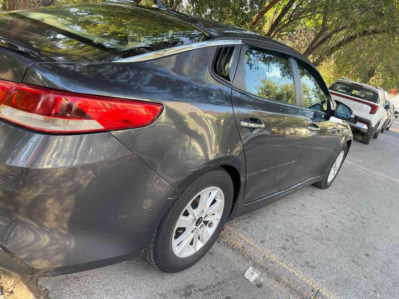 السلام عليكم اوبتما 2017

حادثها بامريكا صندوك بسيط صور الحادث موجودة ووين ميعجبك افحص

وبالعراق نص الباب العكس السايق ونص الوراها كلش بسيطات وجاملغ مرشوش كير ومكينة وتبريد خير من الله السيارة نص فول 

Gdi 2400 

ماشيه 112 الف ميل 

شاشه وكاميرا خلفية 

تحكمات ستيرن جهتين 

اشاير بالمري 

السعر 122$ وبيها مجال مكان السيارة بغداد القادسية او الوزيرية 

#مكلف_بالنشر 

رقم صاحب السيارة *********** Colombo, Sri Lanka
