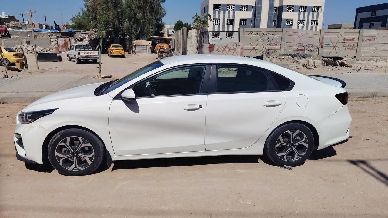 سلام عليكم 
كيا فورتي ٢٠١٩ 
محرك 2000دوش 
كير At المرغوب 
حادثها.  جاملغ وبنيد وشويه صبغ بالتكمه فقط 
السياره كير حداديه تبريد كله جديد 
السياره حلوه وجديده
تخم تاير جديد  
رقمها اربيل بعدهي ماساقطه السنويه 
تريد تحويل تريد وكاله 
السعر 117 وبيها مجال  قليل
عنوانها النجف 
***********
ترهم مراوس 
النترا او باقي سيارات
